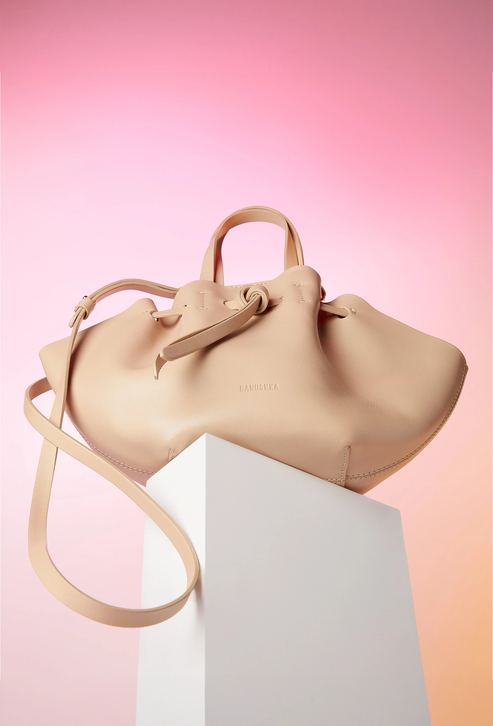 fashot-accessory-beige-leather-bag-stilllife-nov25