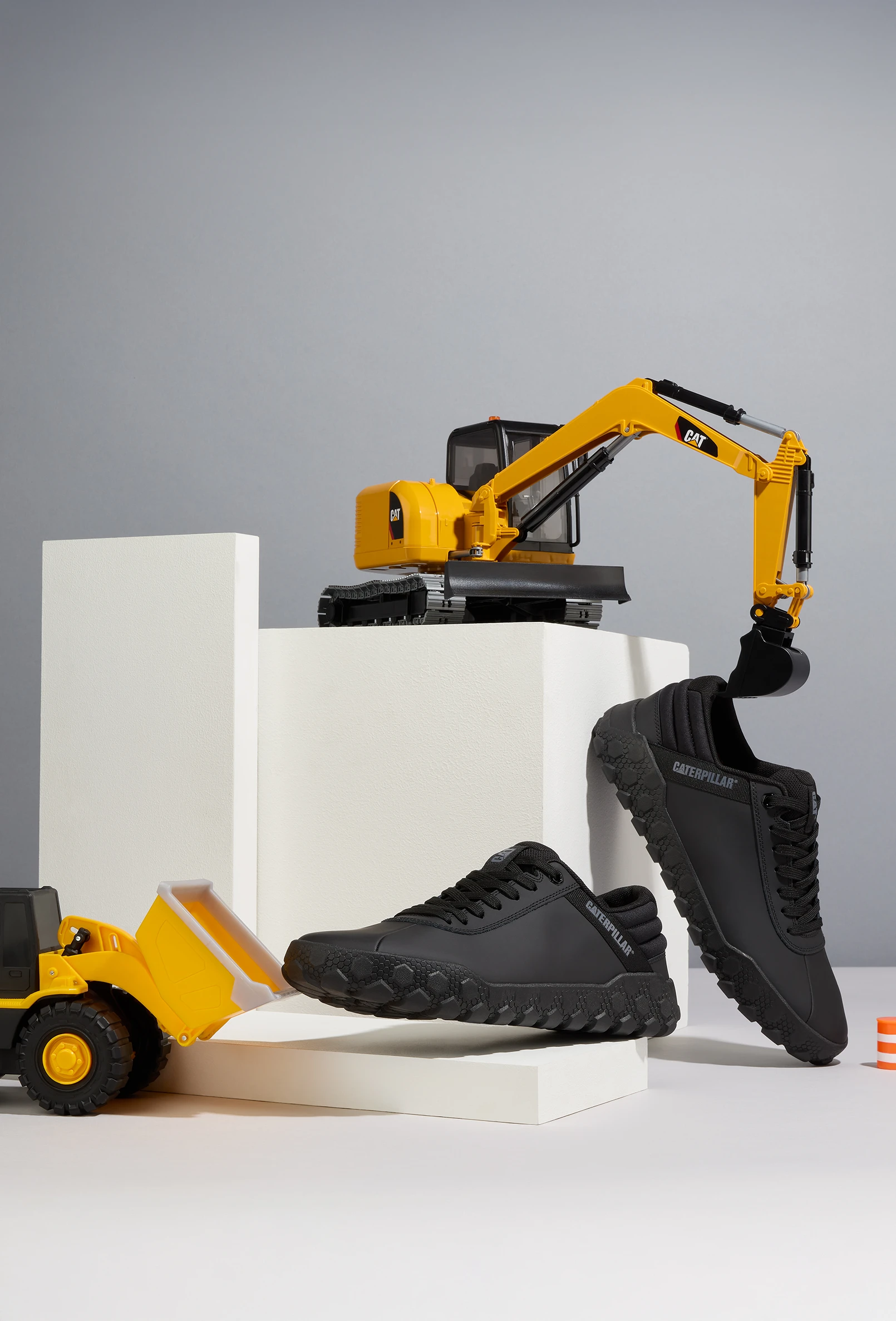 fashot-accessory-mens-black-caterpillar-sneakers-nov25