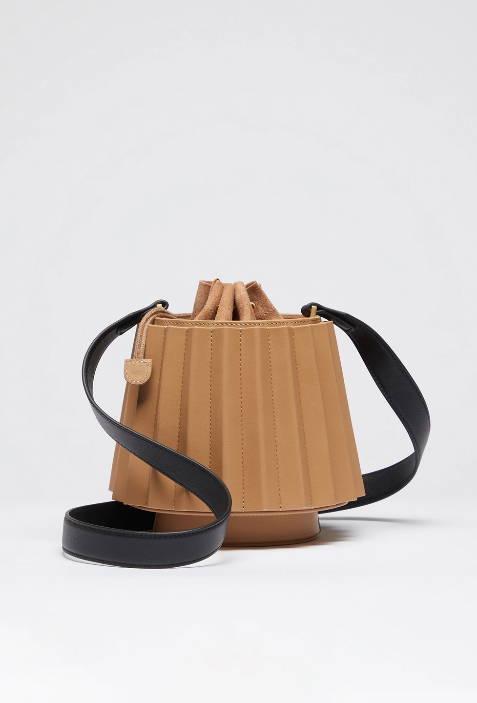 fashot-accessory-mlouye-tan-pleated-bucketbag-nov25