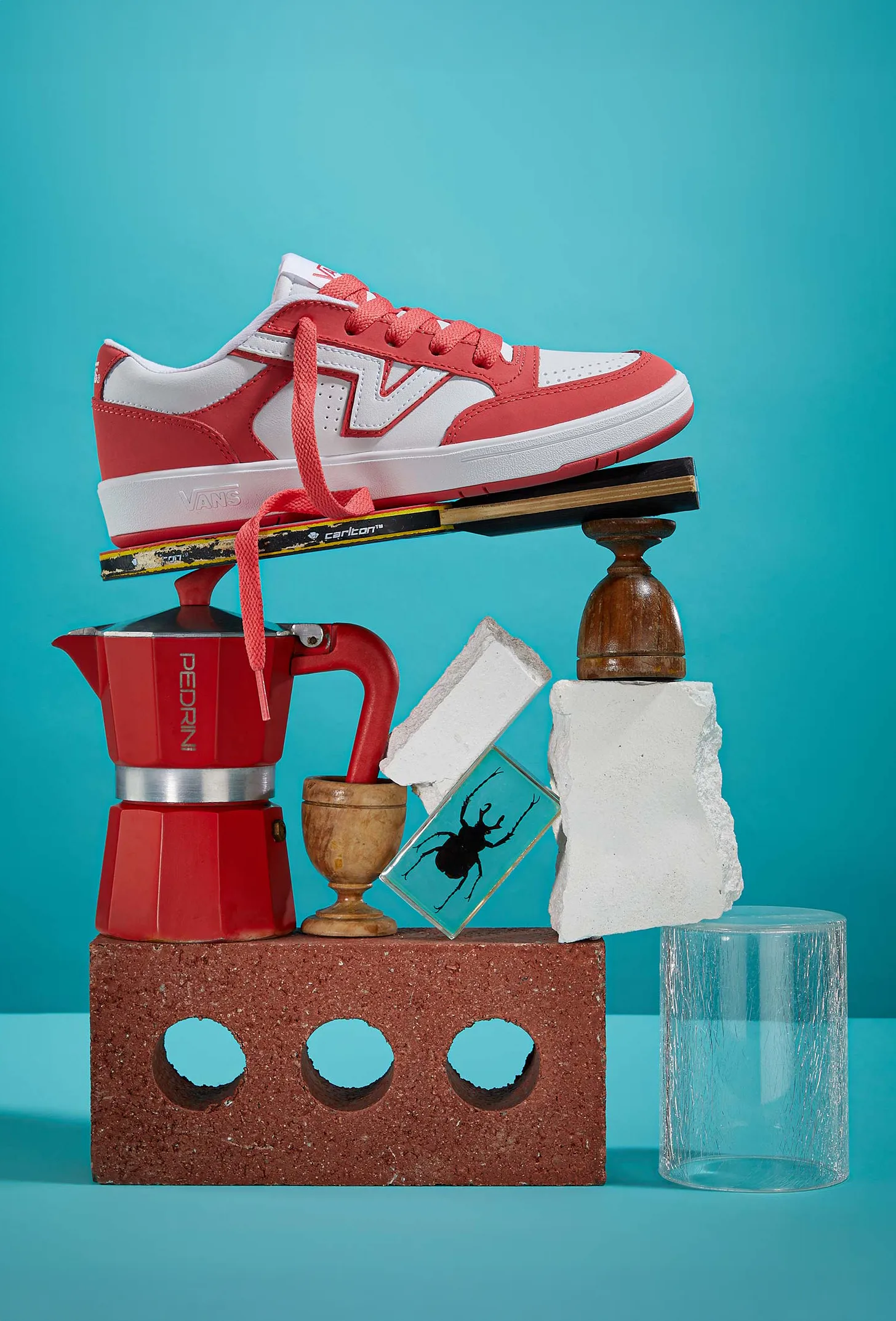 fashot-accessory-red-white-sneaker-stilllife-nov25