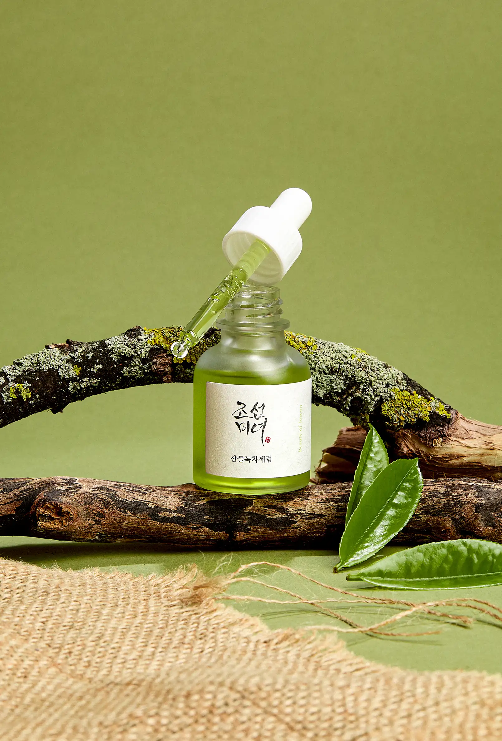 fashot-beauty-skincare-bottle-green-stilllife-nov25