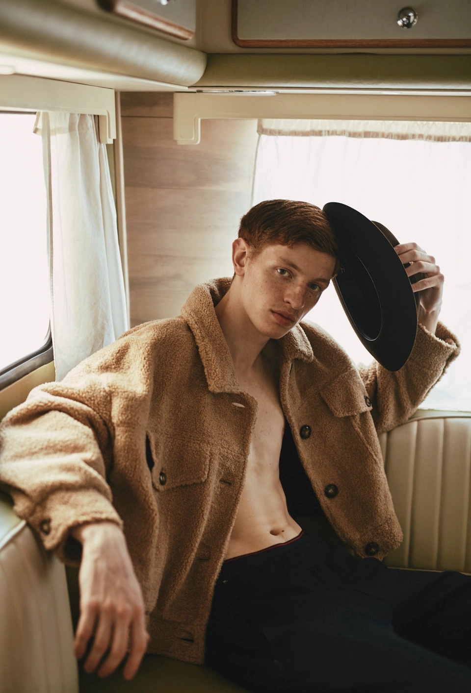 fashot-editorial-photo-male-model-hat-caravan-nov25