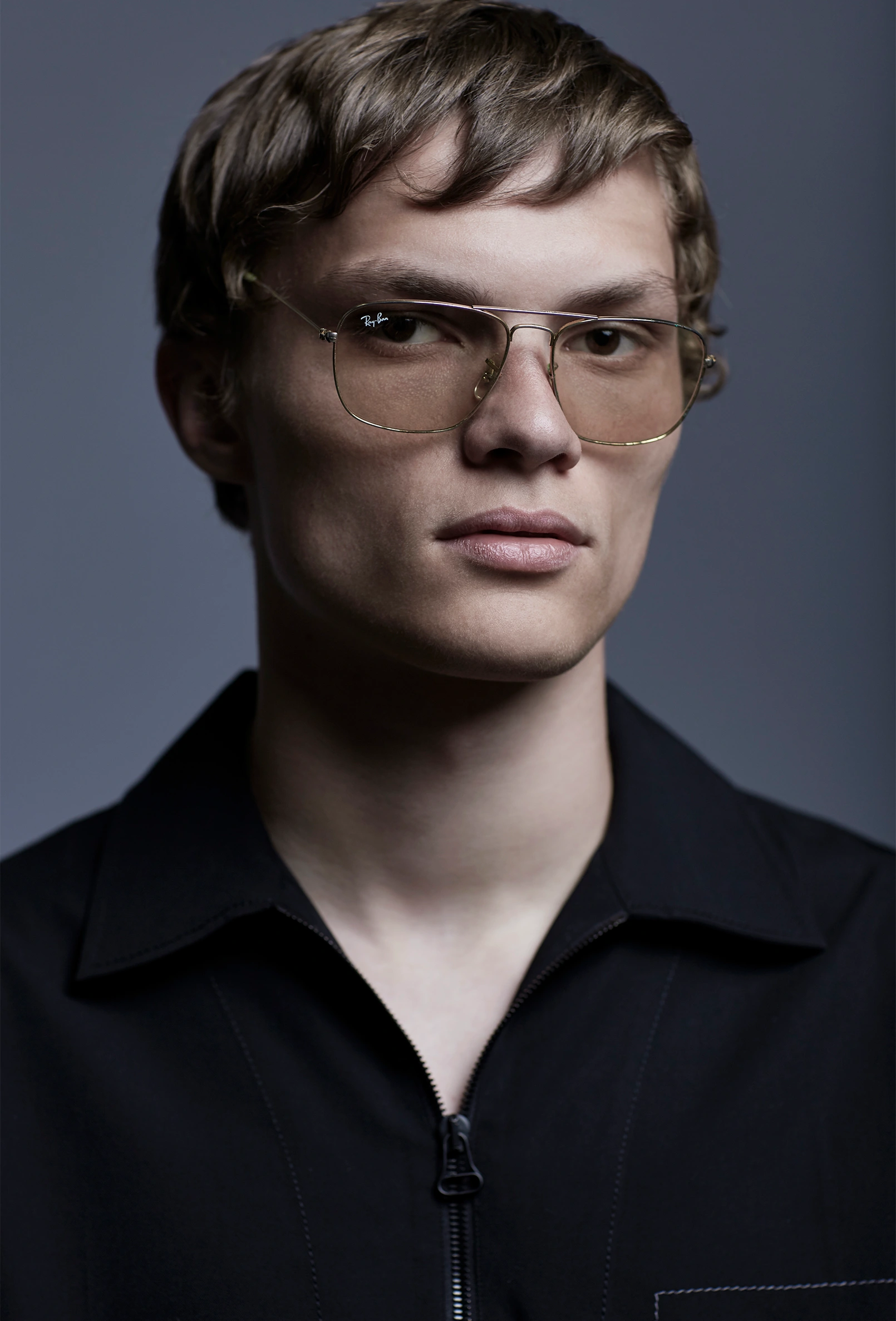 fashot-editorial-retro-model-portrait-soft-light-nov25