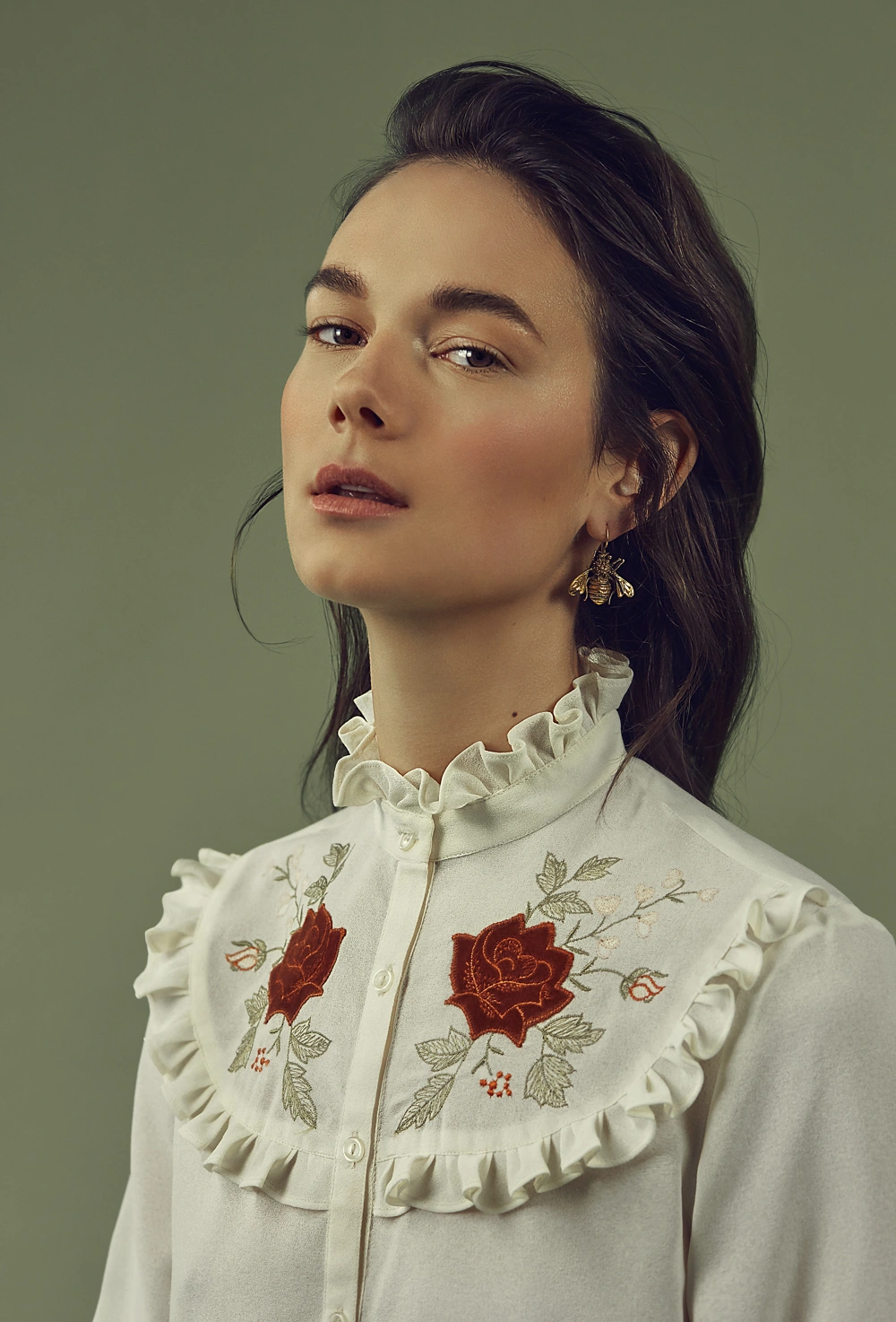 fashot-fashion-model-white-blouse-soft-light-nov25