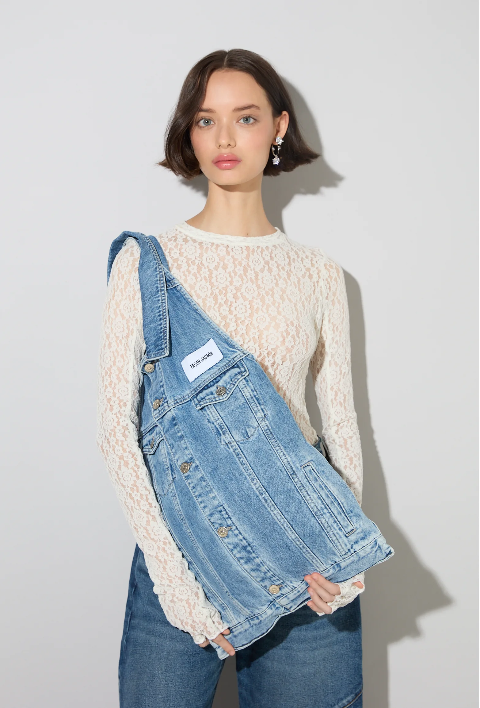 fashot-lookbook-model-white-lace-ebdenim-bag-nov25